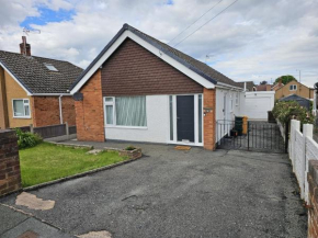 Modern Spacious walking distance to castle & town